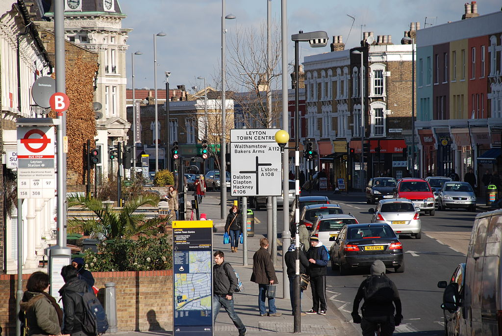 1024px-leytoncentre