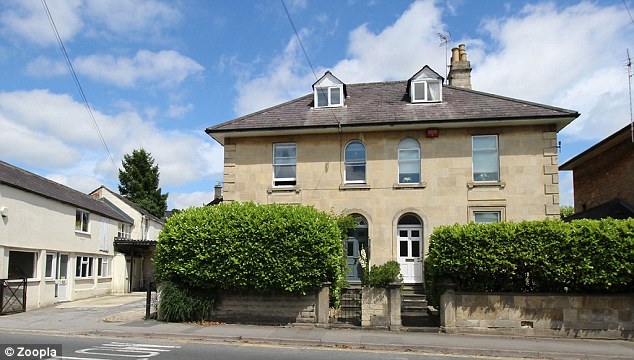 3be4543700000578-4094330-this_365_000_property_is_in_chippenham_in_wiltshire_which_is_ran-a-4_1483793999624