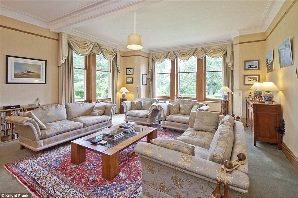3C0E782100000578-4110416-Estate_agents_say_the_accommodation_is_extensive_and_versatile_l-a-21_1484206439650