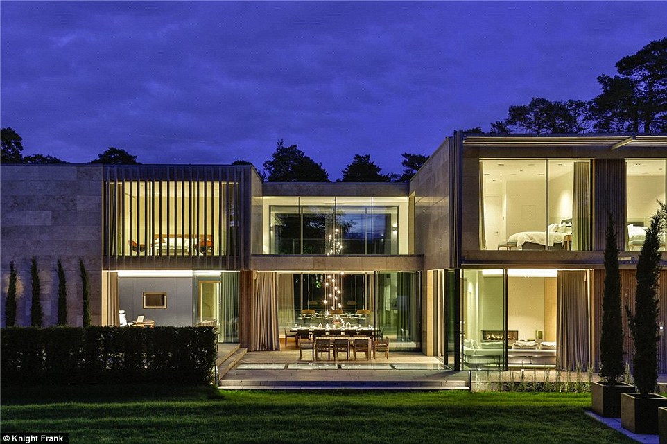 3C0E892500000578-4110416-The_kooky_home_which_is_ultra_modern_is_set_in_large_grounds_of_-a-103_1484165779639
