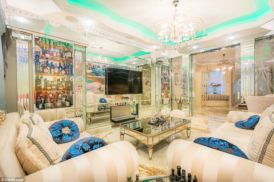 2FE7AF6700000578-3390046-image-a-2_1452244220912