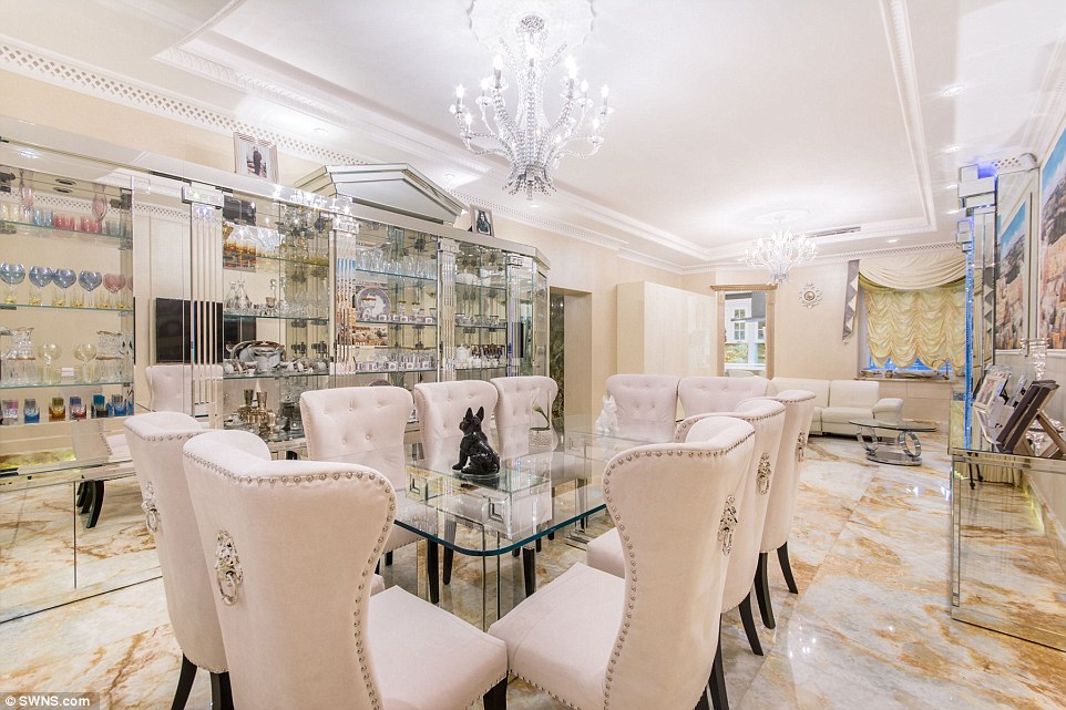 2FE7AF7800000578-3390046-image-a-3_1452244223580